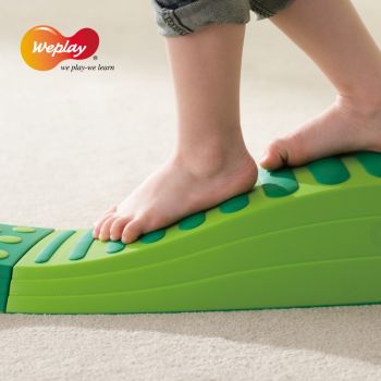 Weplay Wavy Tactile Path Green