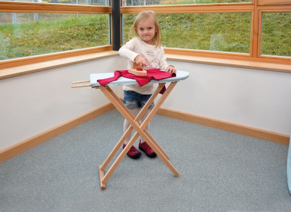 Ironing board incl. flat iron and cover
