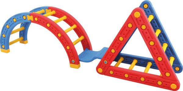Brücke zu Balancierrad und Kletter Triangle