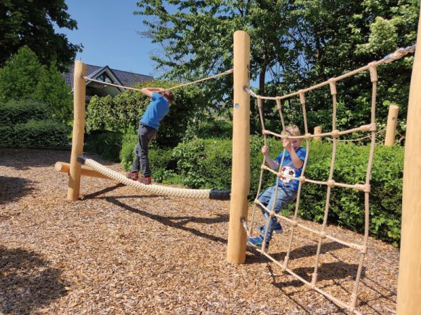 Low climbing facility advanced